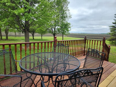 Country Escape 2BR, 2Ba, Lg Living, Fireplaces
Crow River Winery Wedding Guests