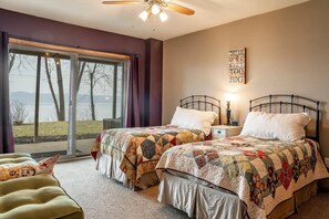 3 chambres, fer et planche à repasser, Wi-Fi, draps fournis