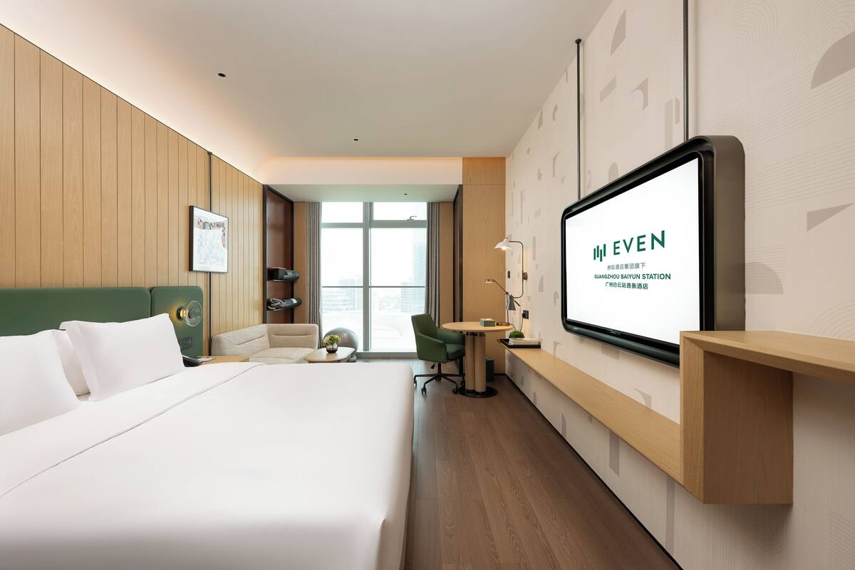 Caja de seguridad en la habitación y escritorio