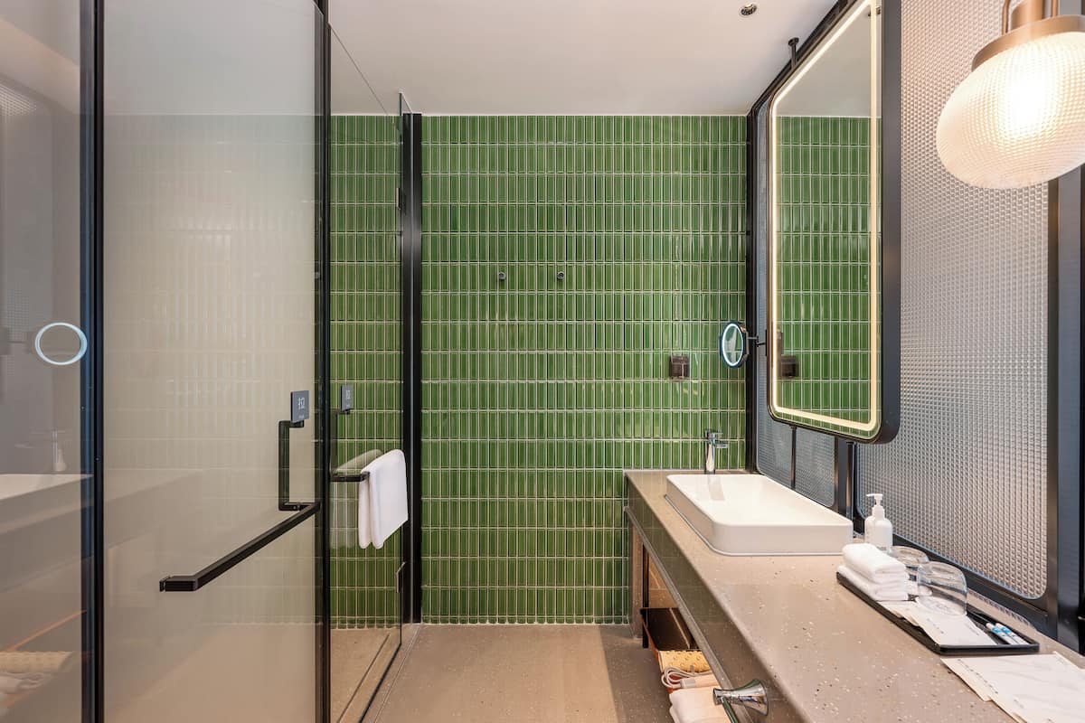 Pancuran mandi, hulu semburan mandi hujan, pengering rambut