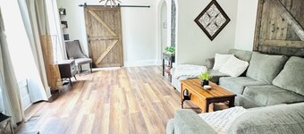 Sunny 5-bedroom Family Central Florida Getaway - AC, WiFi & Private Garden