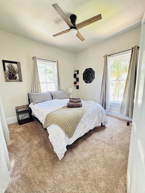 5 bedrooms, in-room safe, desk, iron/ironing board