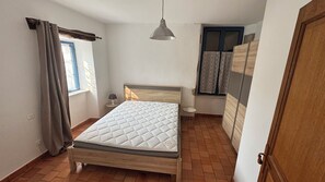 2 chambres, fer et planche Ă repasser, Wi-Fi, draps fournis