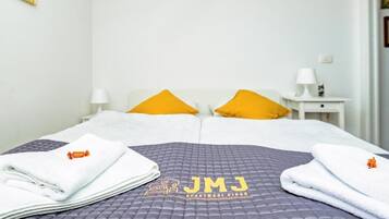 1 slaapkamer, een strijkplank/strijkijzer, gratis wifi, beddengoed