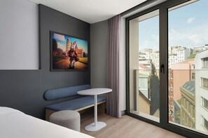 Aloft Twin Room City View , High Floor | 免費 Wi-Fi、床單