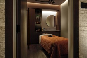Couples treatment rooms, sauna, body treatments, aromatherapy - The Somm Hotel & Spa, Autograph Collection (Woodinville)