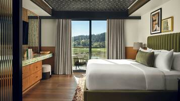 Roupas de cama premium, cofres nos quartos, escrivaninha