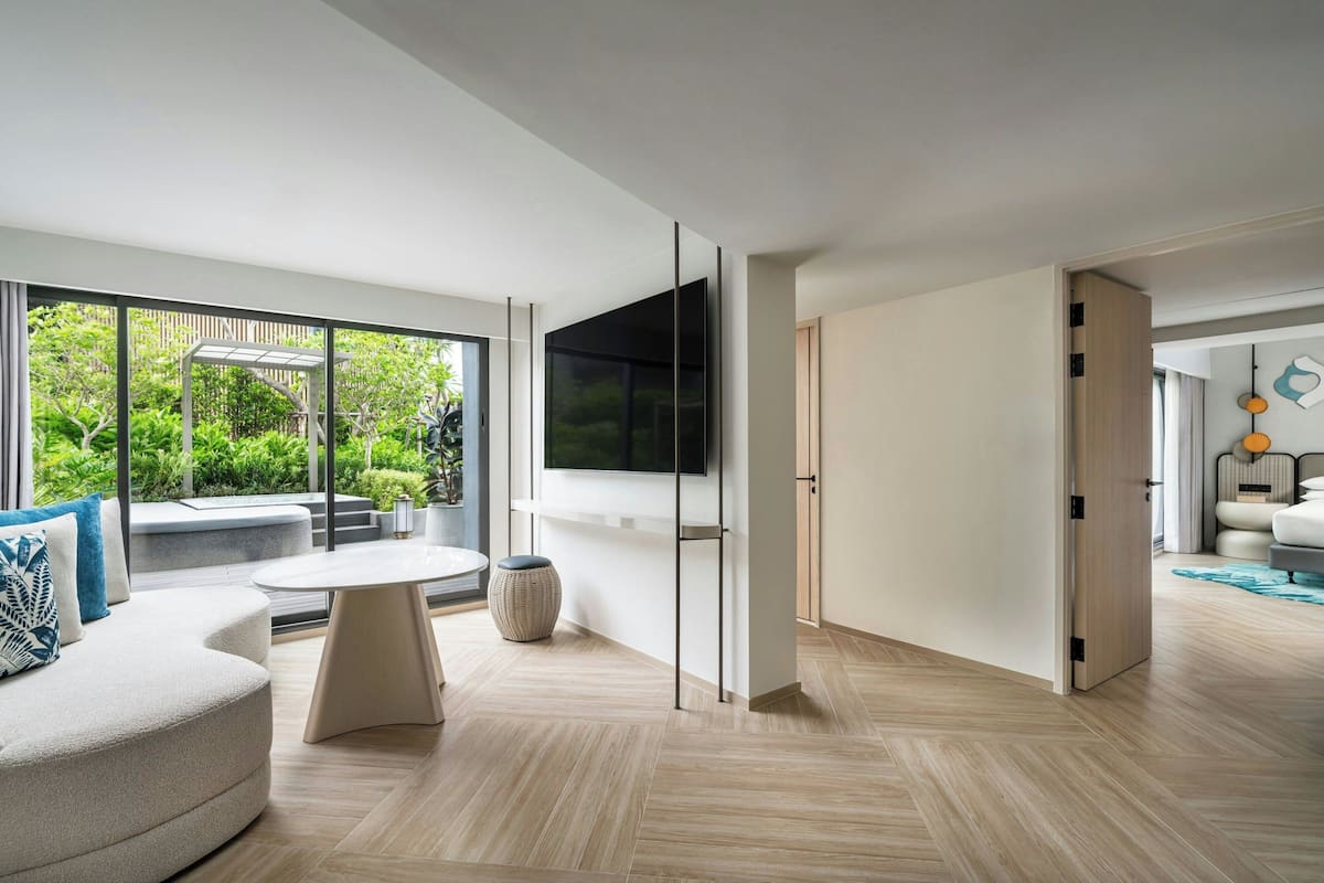 Suite, 1 Schlafzimmer (Private Garden with Jacuzzi) | Wohnbereich