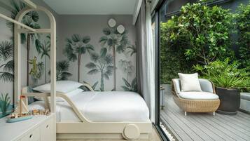 Suite, 1 camera da letto (Private Garden with Jacuzzi) | Minibar, una cassaforte in camera, insonorizzazione, ferro/asse da stiro