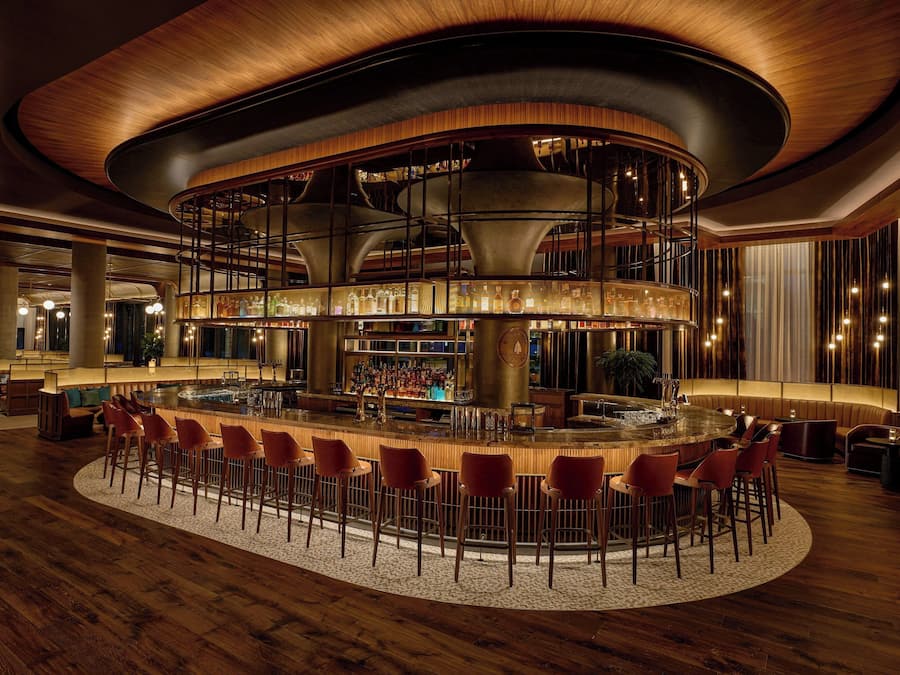 Serves lunch and dinner