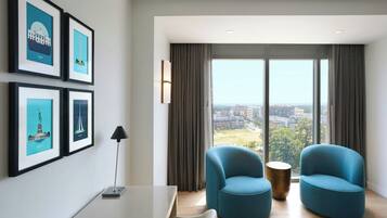 Sängtillbehör av högsta kvalitet och värdeförvaringsskåp på rummet