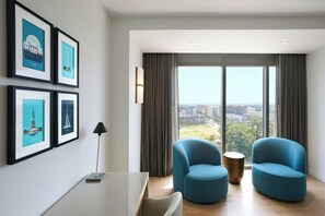 Premium bedding, in-room safe, blackout drapes, iron/ironing board - JW Marriott Reston Station (Reston)