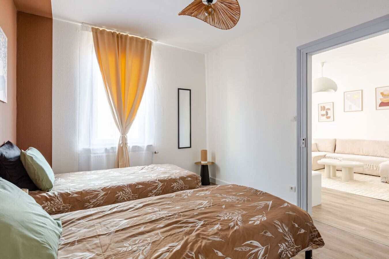 1 slaapkamer, een bureau, een strijkplank/strijkijzer, wifi