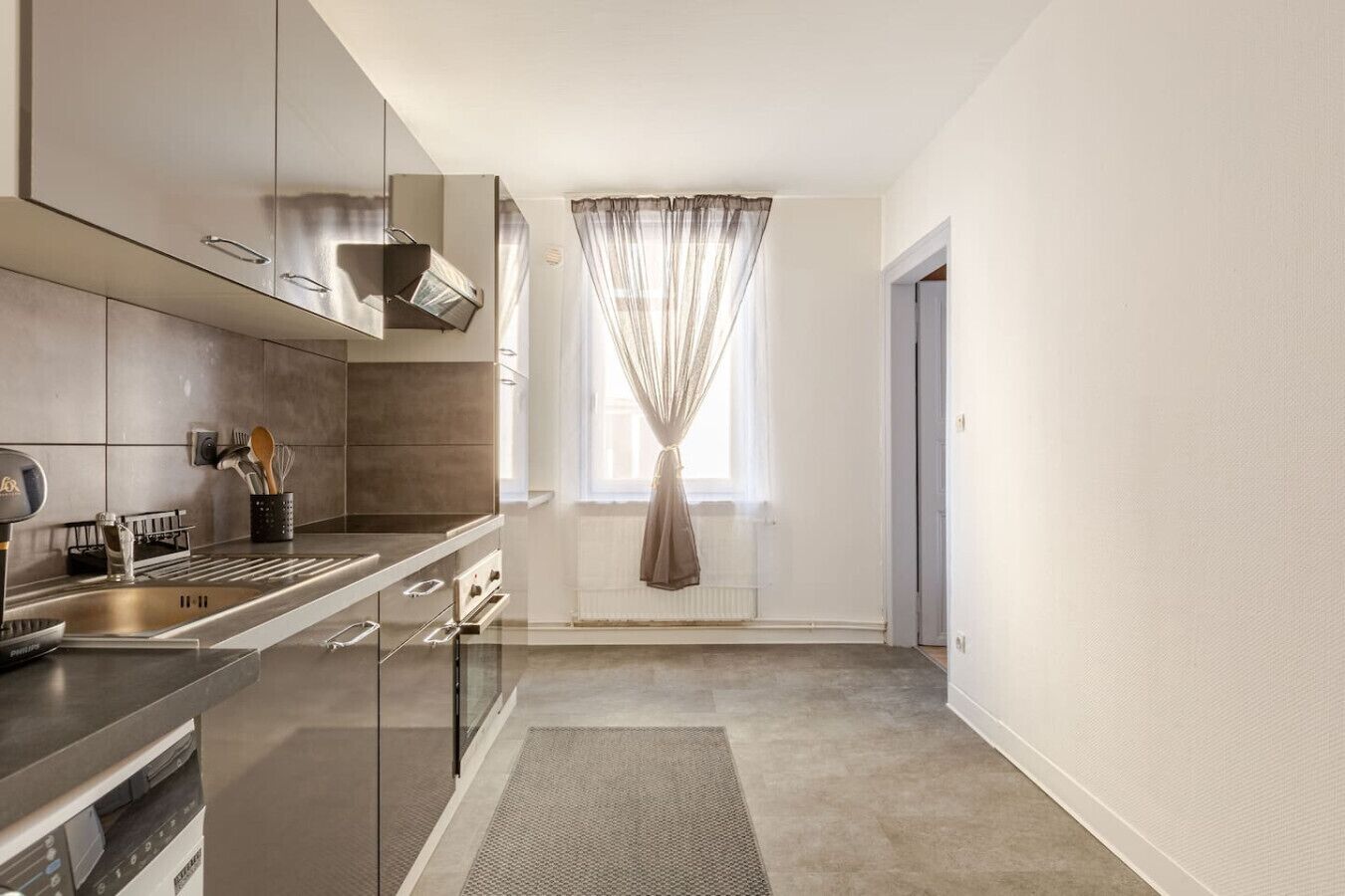 Kylskåp, mikrovågsugn, ugn och spishäll