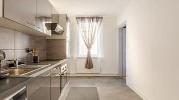 Kylskåp, mikrovågsugn, ugn och spishäll