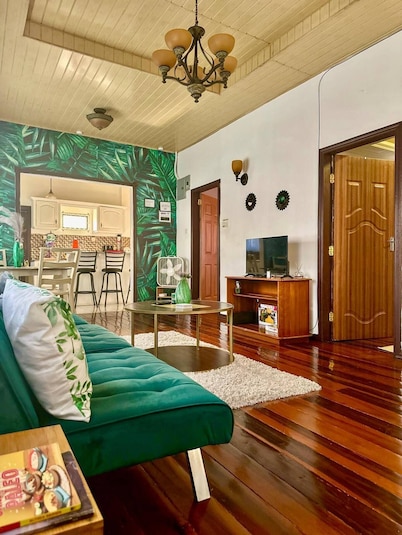 Tropical 2BR Retreat in the heart Georgetown