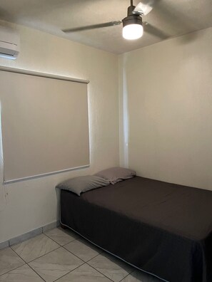 3 chambres, fer et planche à repasser, Wi-Fi, draps fournis