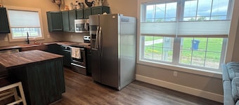 Large Private Studio attached Garage Washer Dryer AC WiFi Pet Friendly Sleeps 4