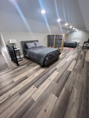 1 bedroom, desk, free WiFi, bed sheets