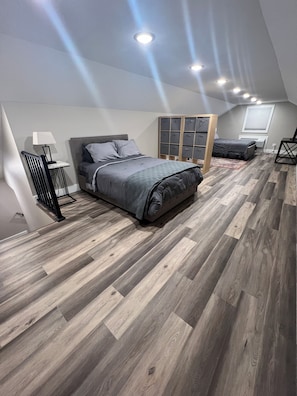 1 habitación, escritorio, tabla de planchar con plancha y wifi gratis