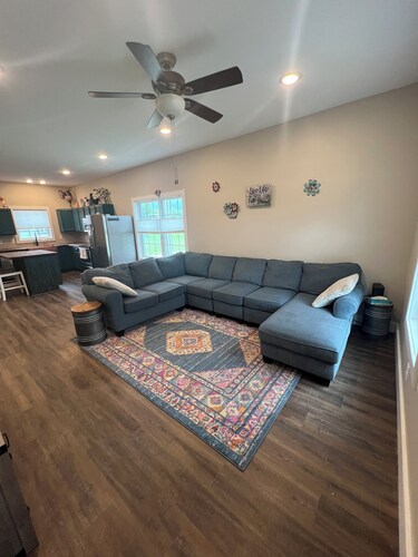 Large Private Studio attached Garage Washer Dryer AC WiFi Pet Friendly Sleeps 4