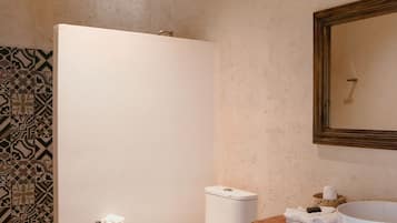 Basic Double Room | Bathroom | Shower, towels, soap, shampoo