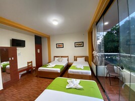 Basic Triple Room | Desk, laptop workspace, free WiFi