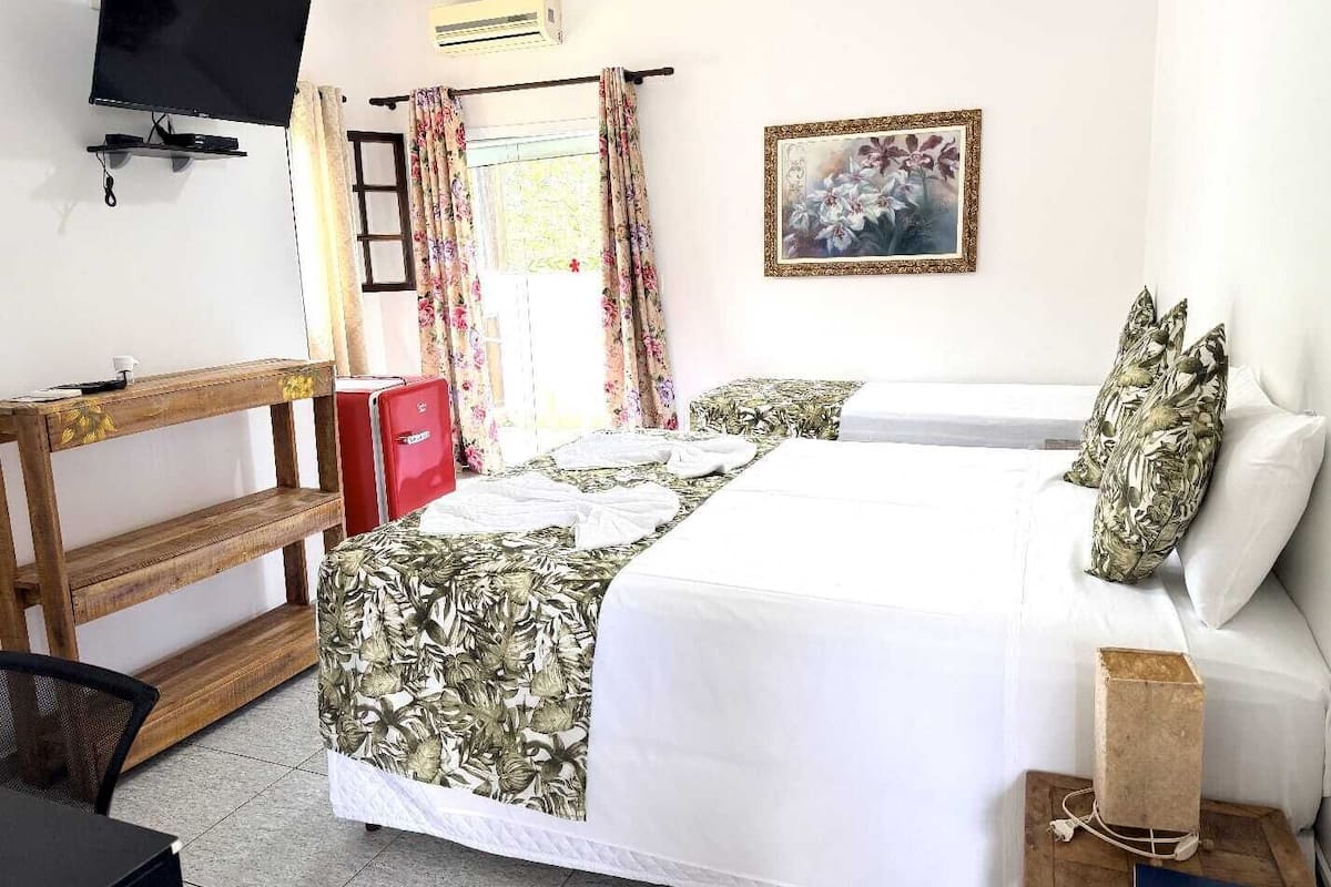 Desk, laptop workspace, free WiFi