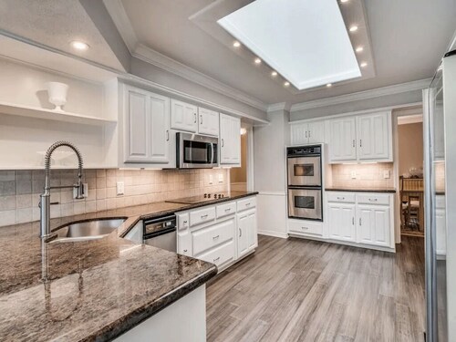 Spacious 5-bedroom executive home in prestigious community of Shepherds Glen.