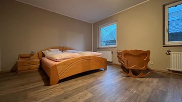7 slaapkamers, een strijkplank/strijkijzer, reisbedje, gratis wifi