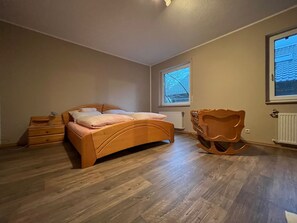 7 Schlafzimmer, Bügeleisen/Bügelbrett, Reisekinderbett, kostenloses WLAN