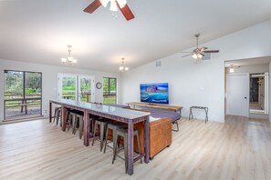 3 bedrooms, WiFi, bed sheets - Grand Riverside Retreat (Three Rivers)