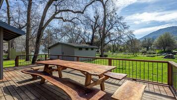 屋外ダイニングエリア