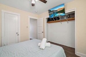 4 bedrooms, iron/ironing board, free WiFi, bed sheets