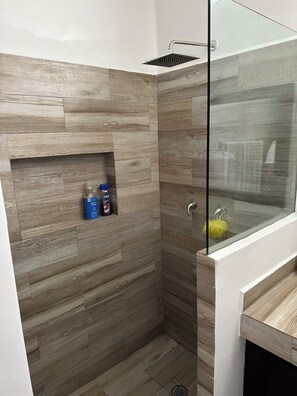 Dusche, Handtücher, Seife, Toilettenpapier