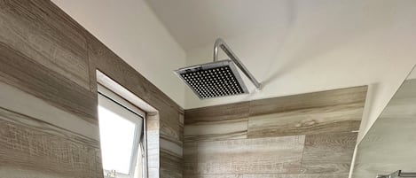Dusche, Handtücher, Seife, Toilettenpapier