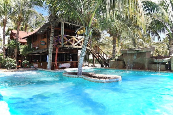 2 outdoor pools