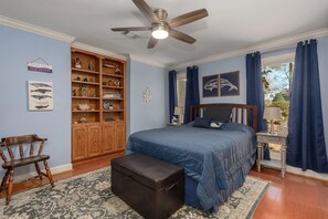 5 bedrooms, iron/ironing board, WiFi, bed sheets