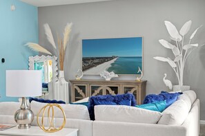 Smart-TV, Kamin, Videospiele, Bücher