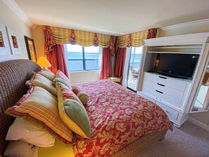 2 bedrooms, iron/ironing board, internet, bed sheets