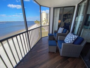 Property grounds - Sanibel Harbour Resort Bay View Tower 334: Fresh nautical theme with Beachfront views (Fort Myers)