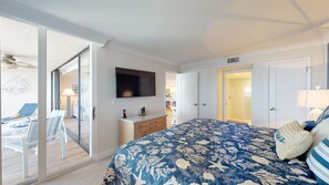 3 bedrooms, iron/ironing board, Internet, bed sheets - Bay View Tower 735 Beach views from your private Lanai, enjoy sunsets (Fort Myers)