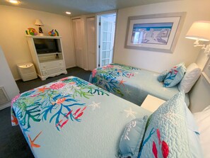 2 bedrooms, iron/ironing board, Internet, bed sheets