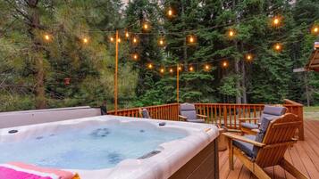 Bañera de hidromasaje al aire libre