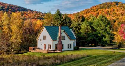 Hollow House: 3 br w/ fireplace, a/c, deck & garage!