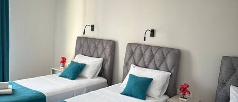 Een bureau, een laptopwerkplek, gratis wifi