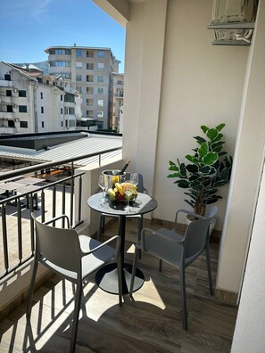 Superior Triple Room, Balcony, City View | Terrace/patio - Hotel Mondo  (Budva)