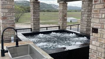 Outdoor spa tub