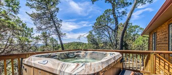 Awesome View with hot tub and Pet Friendly.