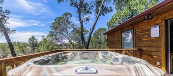 Awesome View with hot tub and Pet Friendly.